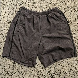 Lululemon Men's 9 in shorts with liner